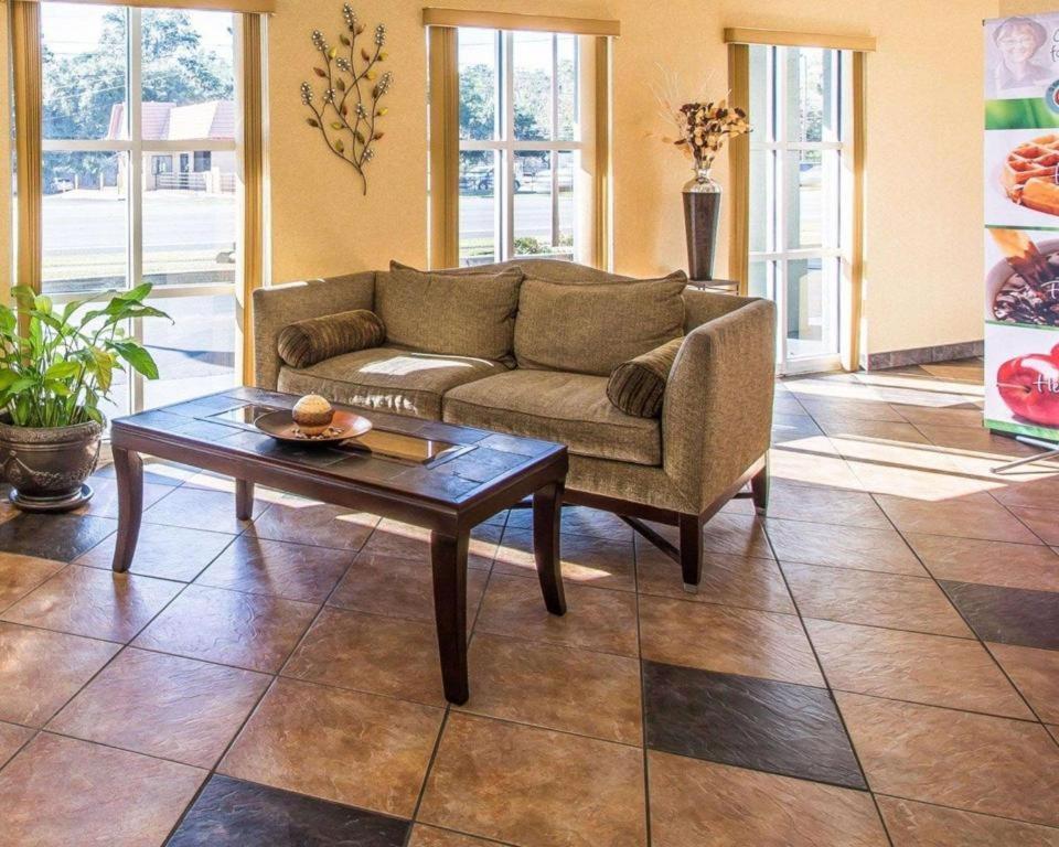 Quality Inn & Suites Near Panama City Beach Exteriör bild