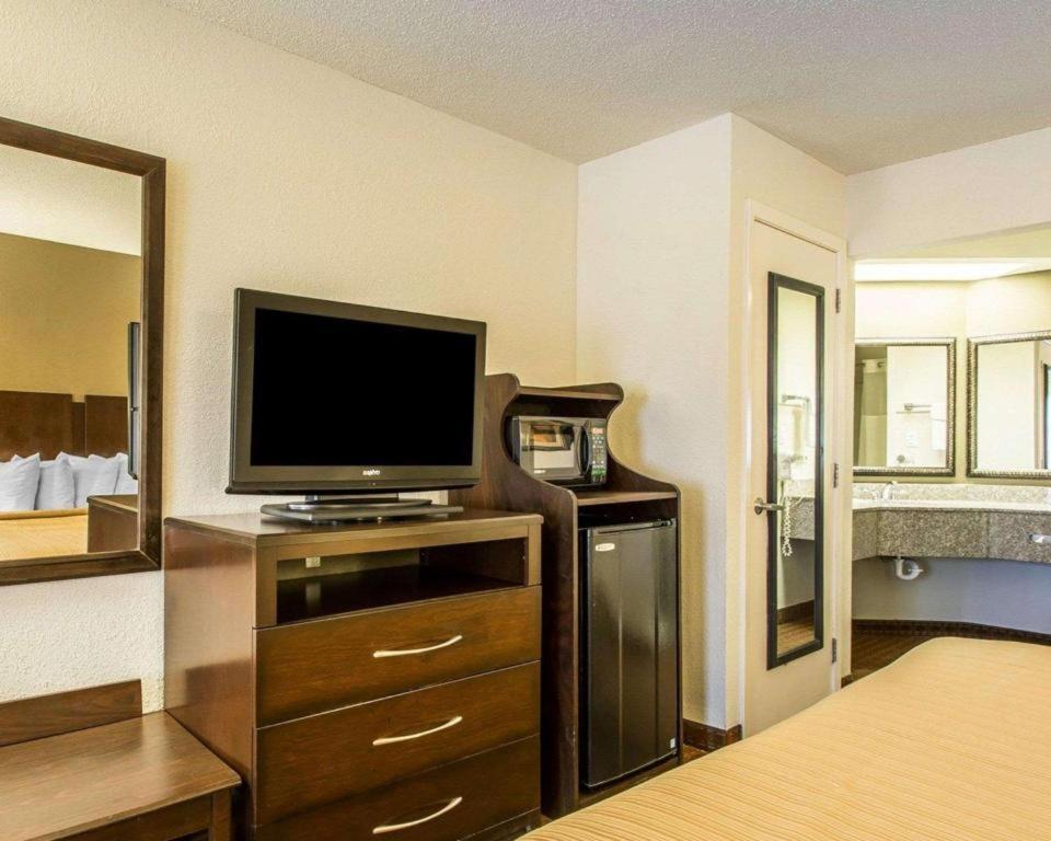 Quality Inn & Suites Near Panama City Beach Exteriör bild