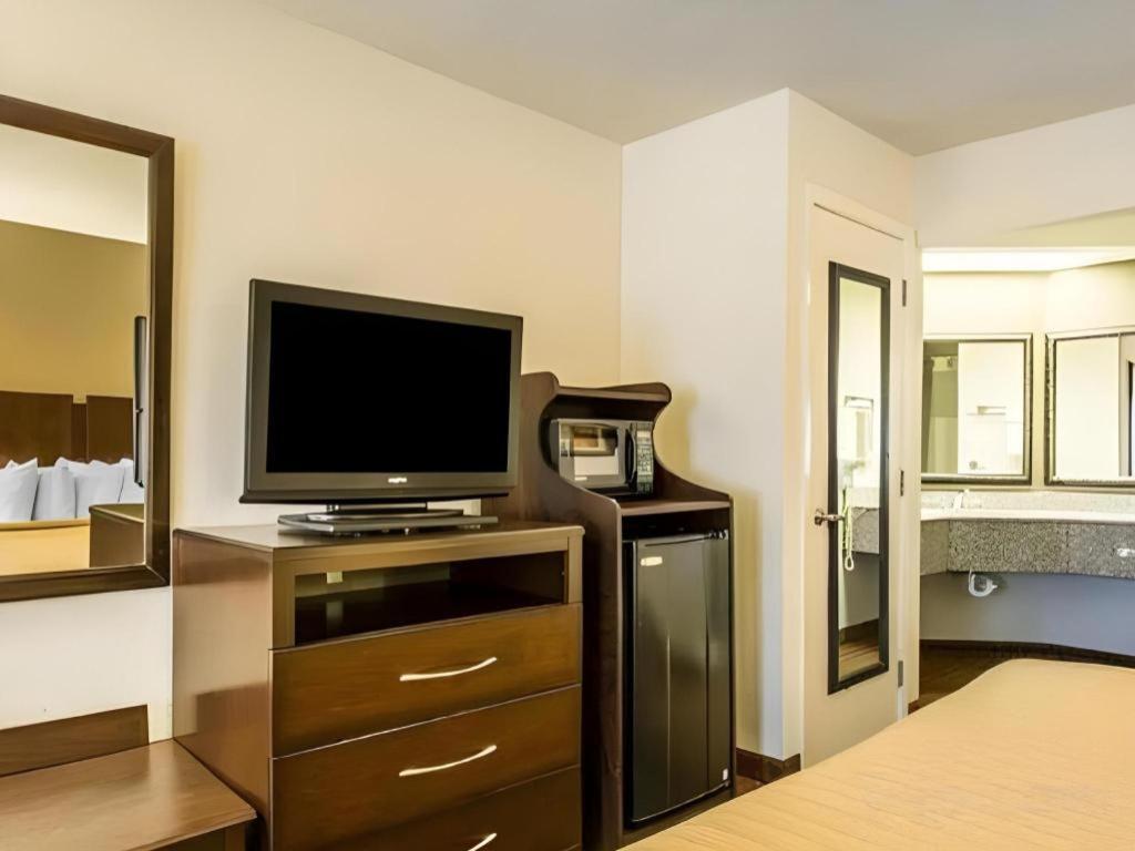 Quality Inn & Suites Near Panama City Beach Exteriör bild