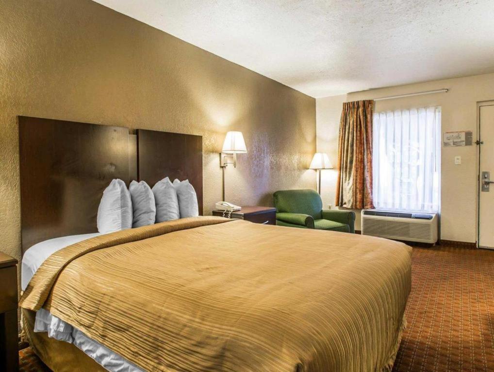 Quality Inn & Suites Near Panama City Beach Exteriör bild