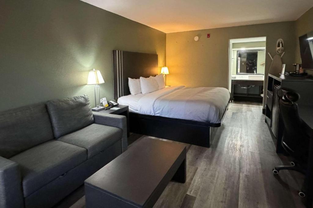 Quality Inn & Suites Near Panama City Beach Exteriör bild