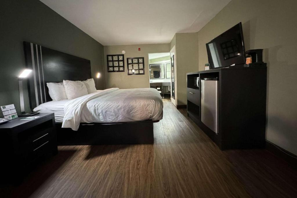 Quality Inn & Suites Near Panama City Beach Exteriör bild
