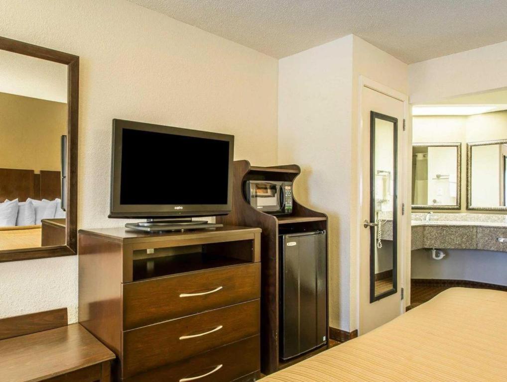 Quality Inn & Suites Near Panama City Beach Exteriör bild