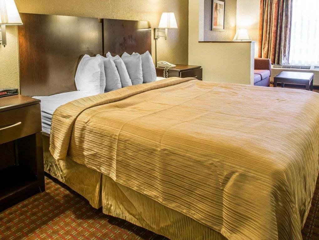 Quality Inn & Suites Near Panama City Beach Exteriör bild