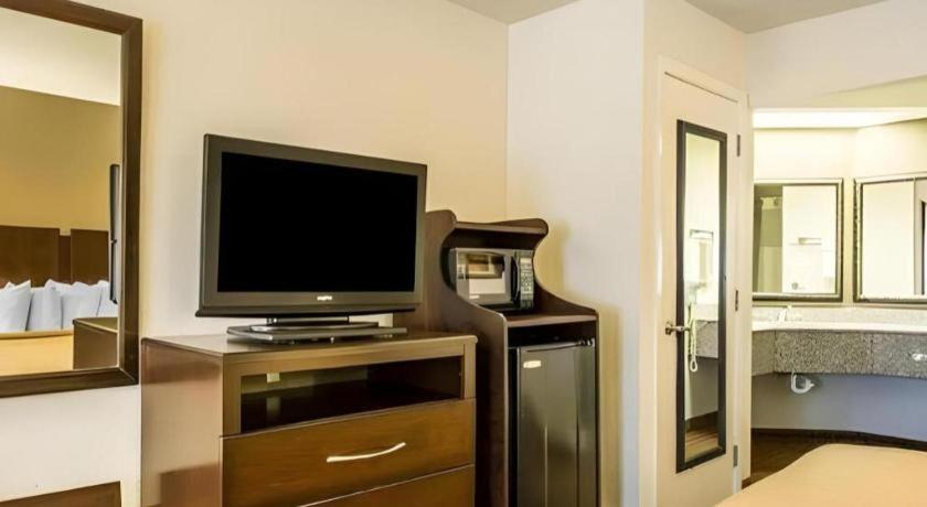 Quality Inn & Suites Near Panama City Beach Exteriör bild