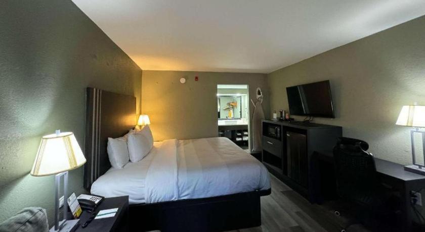 Quality Inn & Suites Near Panama City Beach Exteriör bild