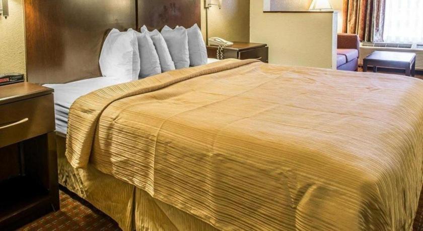 Quality Inn & Suites Near Panama City Beach Exteriör bild