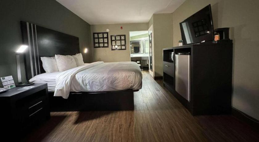 Quality Inn & Suites Near Panama City Beach Exteriör bild