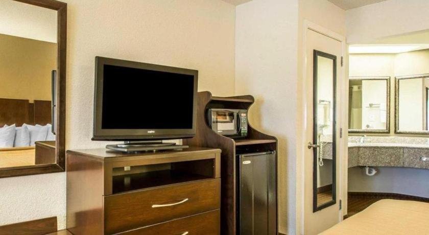Quality Inn & Suites Near Panama City Beach Exteriör bild