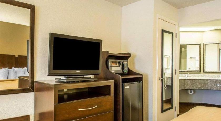 Quality Inn & Suites Near Panama City Beach Exteriör bild