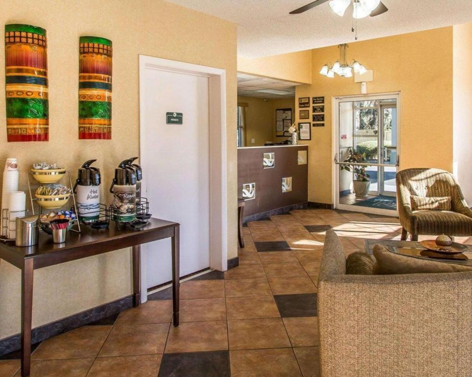 Quality Inn & Suites Near Panama City Beach Exteriör bild